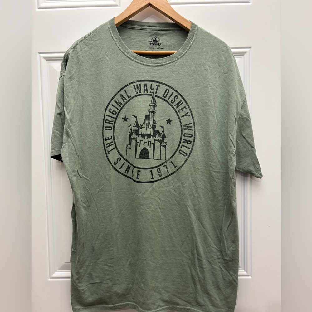 DISNEY World Men’s Graphic Short Sleeve Tee